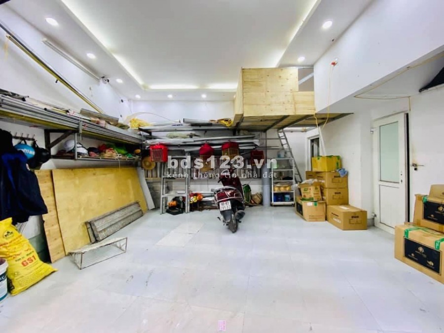 Nhà Nguyễn Khang, 5 tầng, mặt tiền 7m, 20m ra mặt đường.