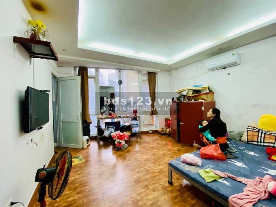 Nhà Nguyễn Khang, 5 tầng, mặt tiền 7m, 20m ra mặt đường.
