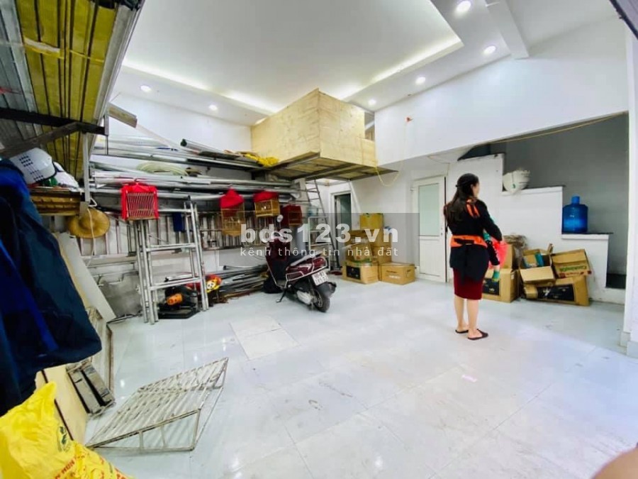 Nhà Nguyễn Khang, 5 tầng, mặt tiền 7m, 20m ra mặt đường.