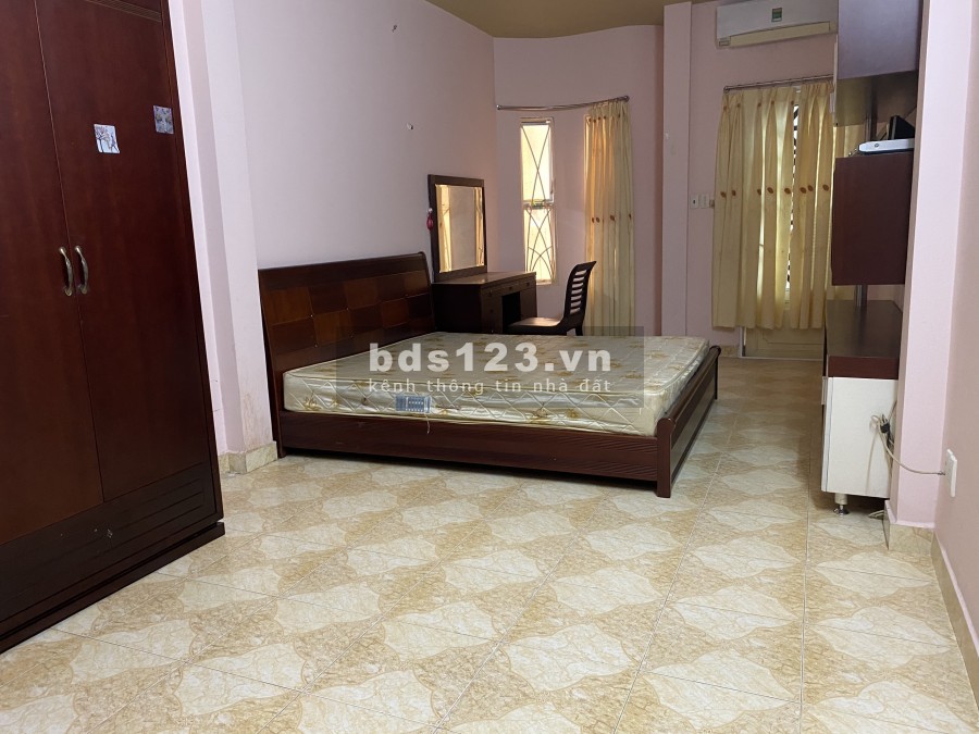 HXH Phan Đăng Lưu, Trệt 2 lầu gồm 3 phòng ngủ full máy lạnh, nội thất như hình.