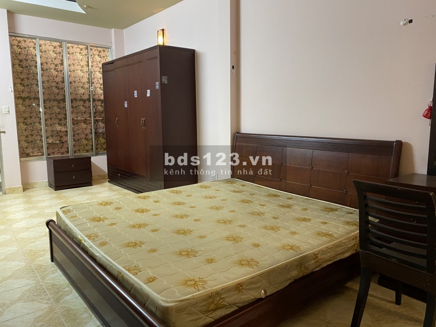 HXH Phan Đăng Lưu, Trệt 2 lầu gồm 3 phòng ngủ full máy lạnh, nội thất như hình.