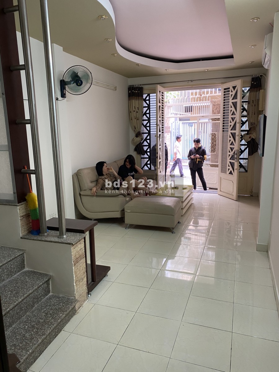 HXH Phan Đăng Lưu, Trệt 2 lầu gồm 3 phòng ngủ full máy lạnh, nội thất như hình.