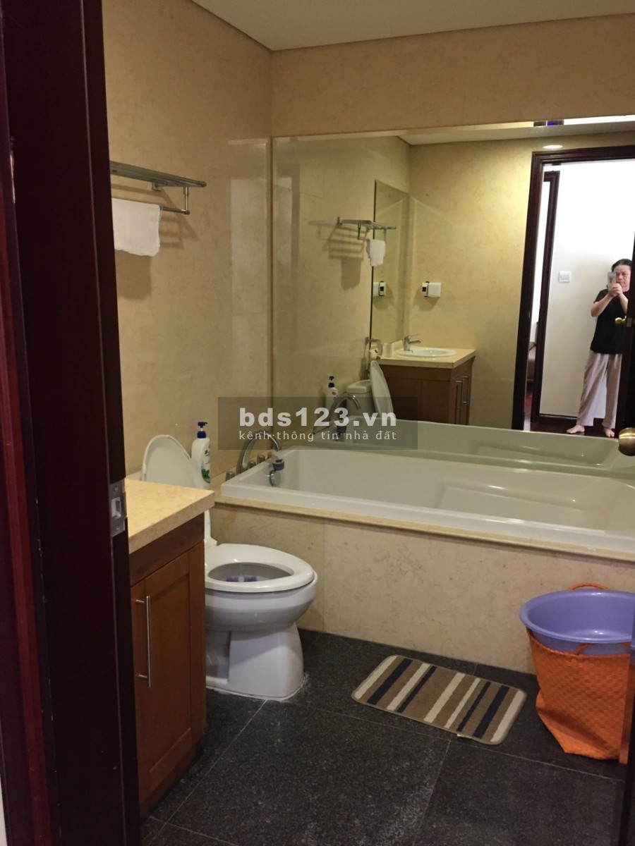 (vào ngay) Cho thuê căn hộ chung cư Royal City 2Pn 93m2 đầy đủ nội thất.Giá:17Tr/Tháng