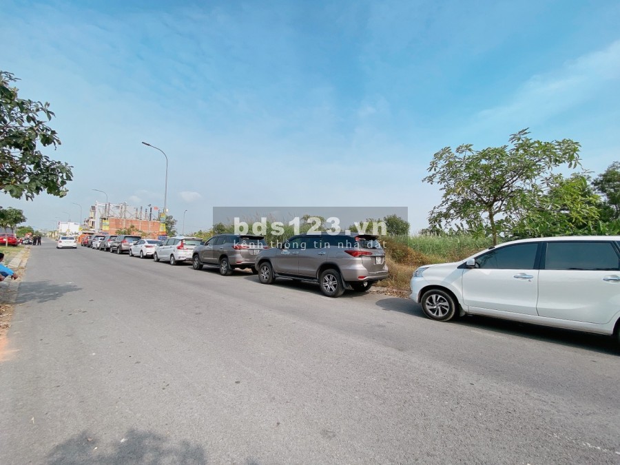 Chính chủ bán lô Biệt thự 10x21.8m khu Tân Tạo, cách Tên Lửa 3km, mua nhanh giá tốt