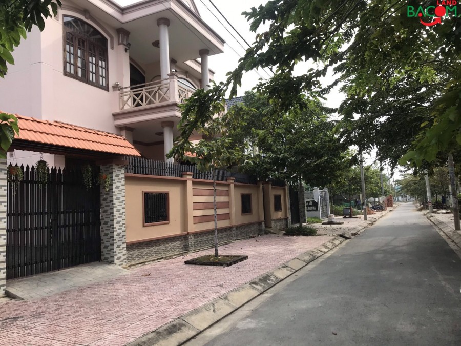 Bán lô đất đẹp vuông vức, P.bửu long, DT: 81m2. Chỉ: 3tỷ