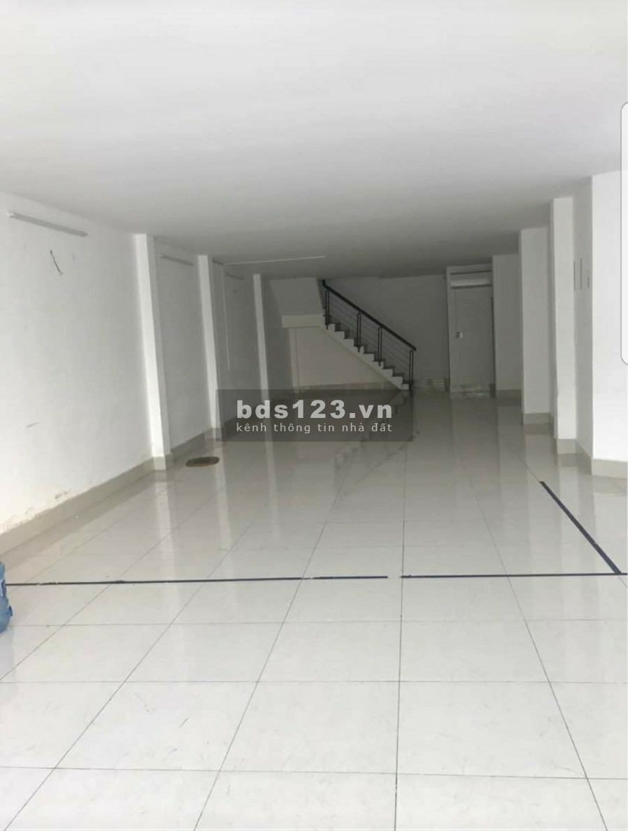 Cho thuê nhà 1 trệt + 2 lầu 35 triệu đường Huỳnh Tấn Phát, Quận 7