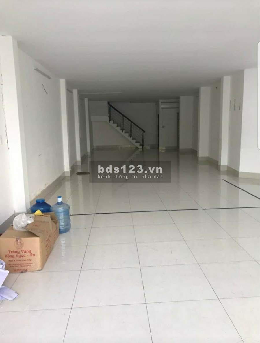 Cho thuê nhà 1 trệt + 2 lầu 35 triệu đường Huỳnh Tấn Phát, Quận 7