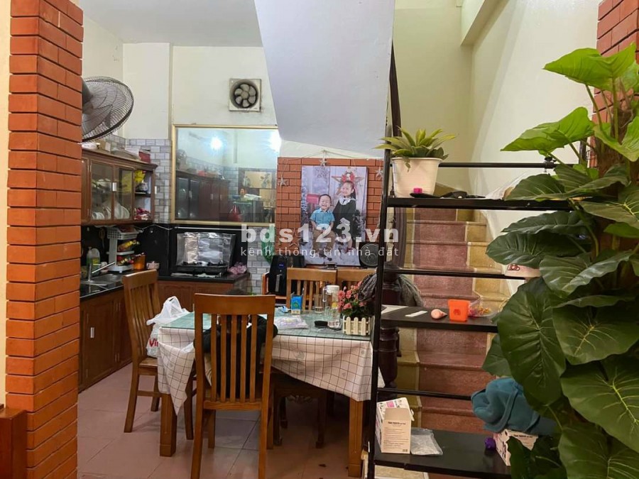 BÁN NHÀ LONG BIÊN: 58 m2, 4 TẦNG, Ở LUÔN, GARA OTO, MẶT NGÕ THÔNG, Ô TÔ TRÁNH, 3 TỶ HƠN.