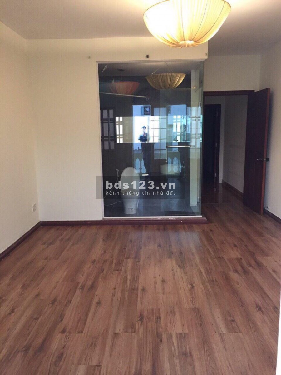 Bán nhà Quận 7 đường số 47 P.Tân Quy,dt 4x20m,cấp 4 có gác giá 10.5 tỷ