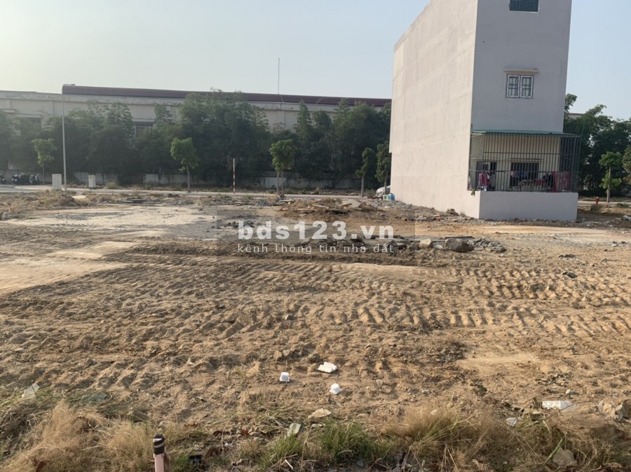 Cần tiền ra lô đất sổ riêng mặt tiền Phan Đình Giót, giá 1.4 tỷ, diện tích 80m2, đất SHR. Liên hệ 0374991279 Minh Anh