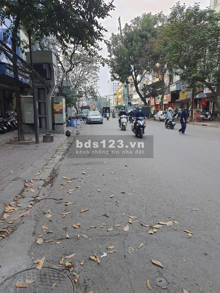 Bán nhà 5 tầng MP Quốc Tử Giám DT 131m2 MT 5m giá 31,8 tỷ. LH 0912442669
