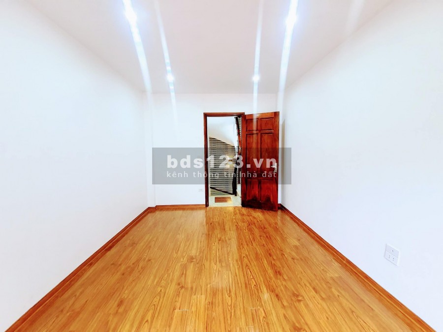 Bán Nhà Phố Trương định, Ở Ngay Diện Tích 30m2 x 5 Tầng x MT 3.8m Giá 3.2 Tỷ