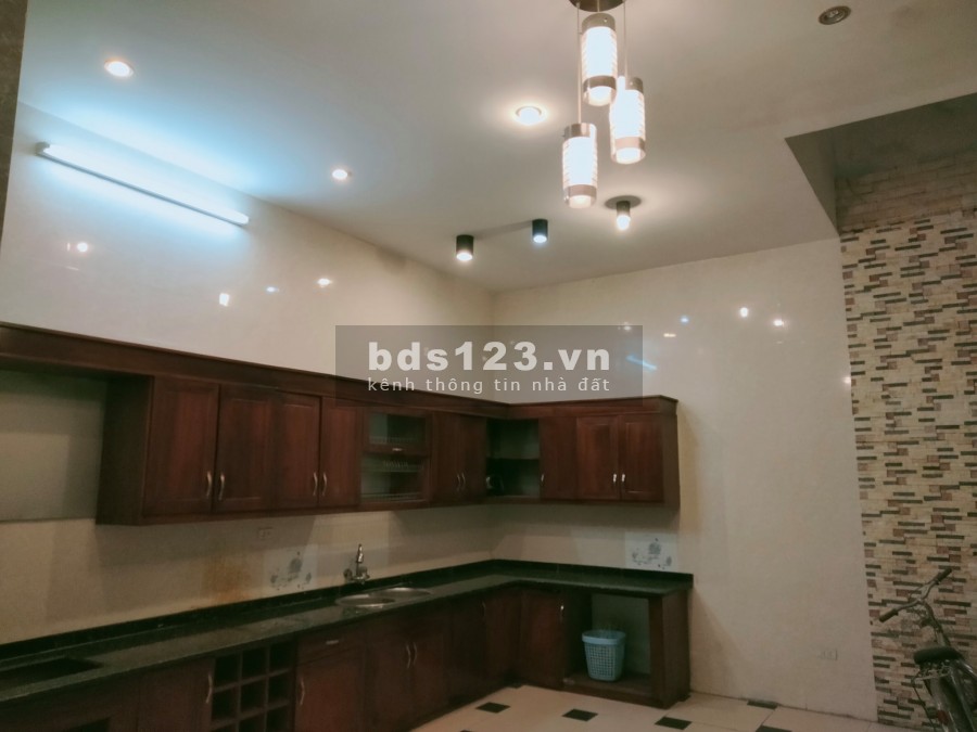 203 Kim Ngưu. DT64m2 5 tầng MT:4.6 . Ô tô tránh. Kinh doanh sầm uất. Nhà đẹp!8.8tỉ
