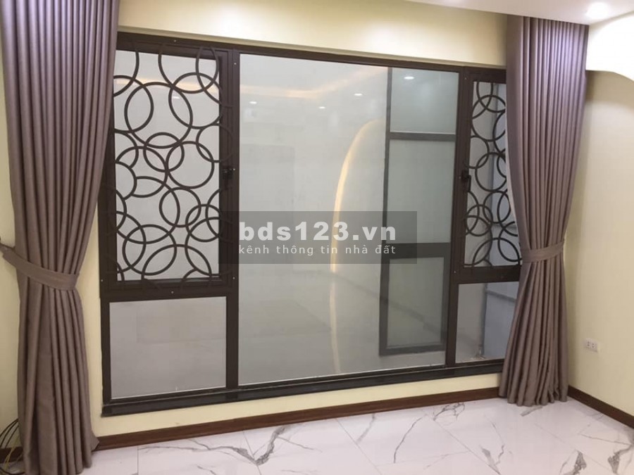 Nhà đẹp, vị trí hot, ở ngay phố Láng Hạ, 40m, 4t, mt4m, 3 tỷ.