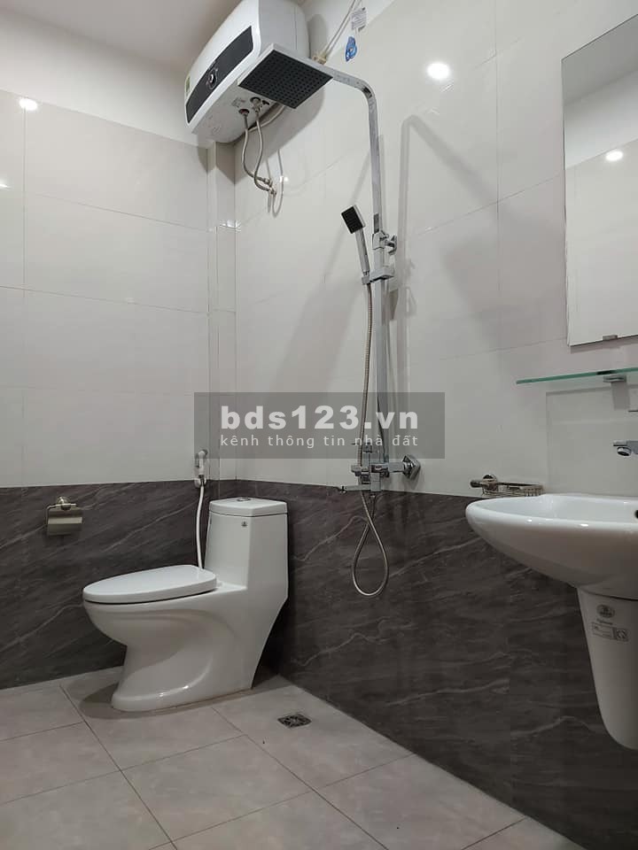 . Bán nhà 7T mặt phố Pháo Đài Láng. Ô Tô tránh. 45m2 chỉ 6,5 tỷ