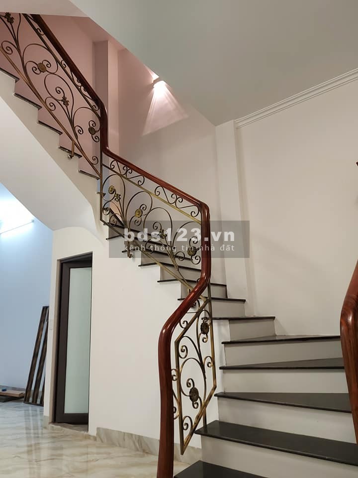 . Bán nhà 7T mặt phố Pháo Đài Láng. Ô Tô tránh. 45m2 chỉ 6,5 tỷ