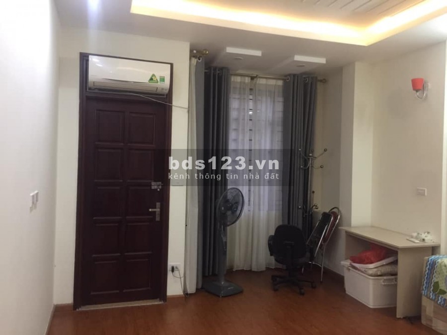 Bán nhà Phố Nguyễn Khang, nhà đẹp, tặng full Nội Thất xịn, giá chưa đến 4 tỷ.
