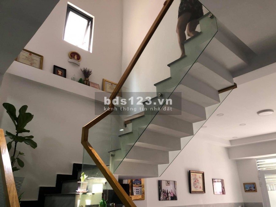 Nhà đẹp hẻm NGUYỄN QUÝ ANH P.Tân Sơn Nhì DT 4,2x12m 1 Lầu Giá 4,8 tỷ TL