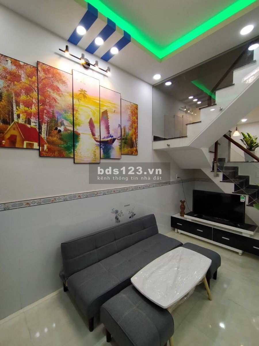Nhà Bạch Mai 33m2 MT 3.5m, giá 2.25 tỷ gần ô tô ngõ rộng thoáng