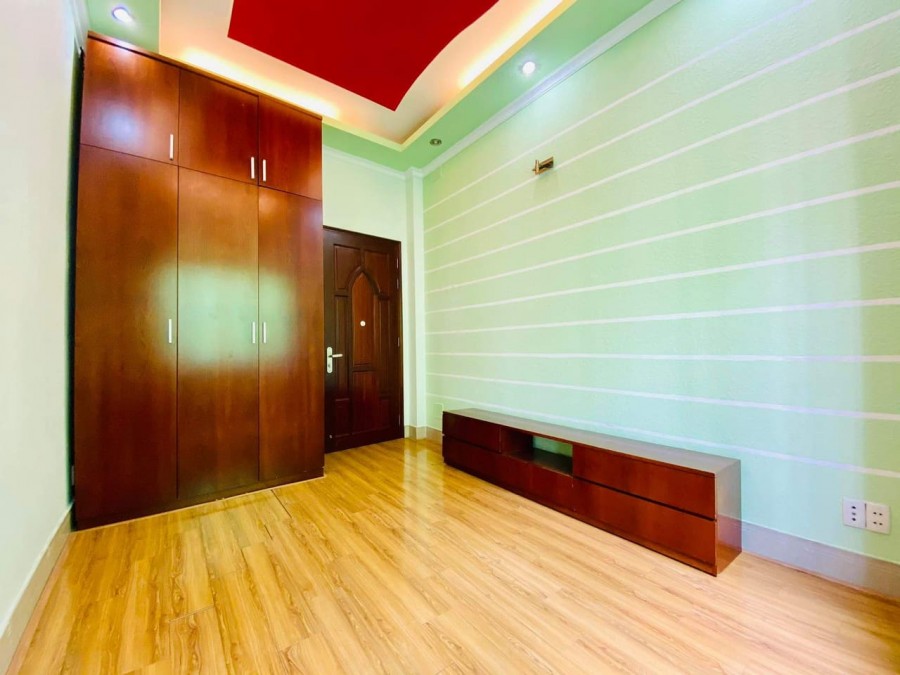 Bán gấp nhà hẻm xe hơi Phan Đăng Lưu, Bình Thạnh, 55m2, đúc BTCT 5 tầng, 5 PN +4 WC.