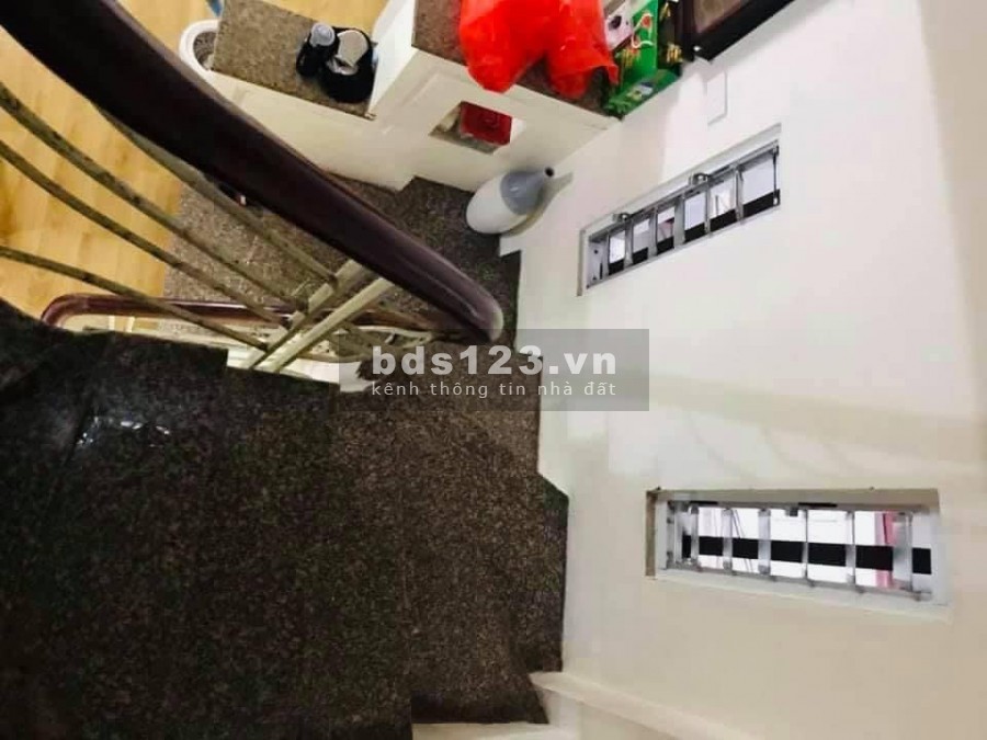 Nhà 5T Chùa Láng 30m2 giá chỉ 3,1 tỷ