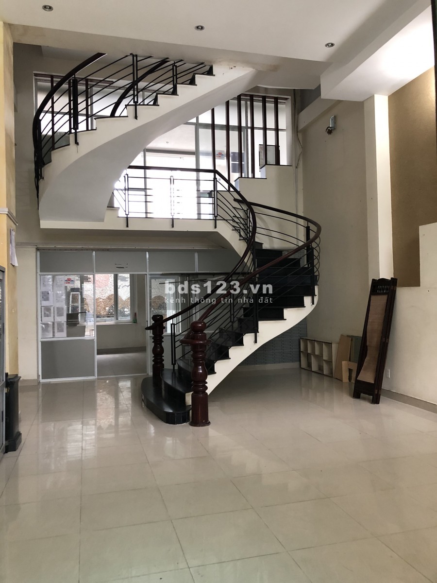 Nhà HXH đường Đặng Thùy Trâm cạnh ĐH Văn Lang: cho đầu tư CHDV