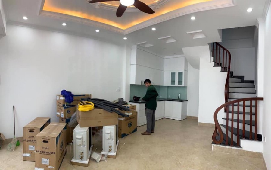 Chủ nhà cần bán gấp nhà phố Thạch Bàn, Long Biên 30mx5 tầng, 3.15 tỷ