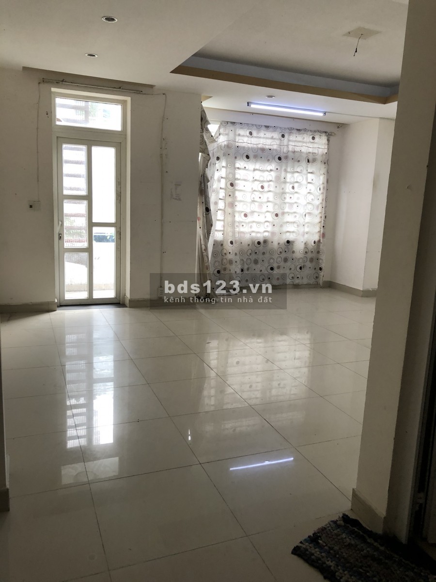Nhà HXH đường Đặng Thùy Trâm cạnh ĐH Văn Lang: cho đầu tư CHDV