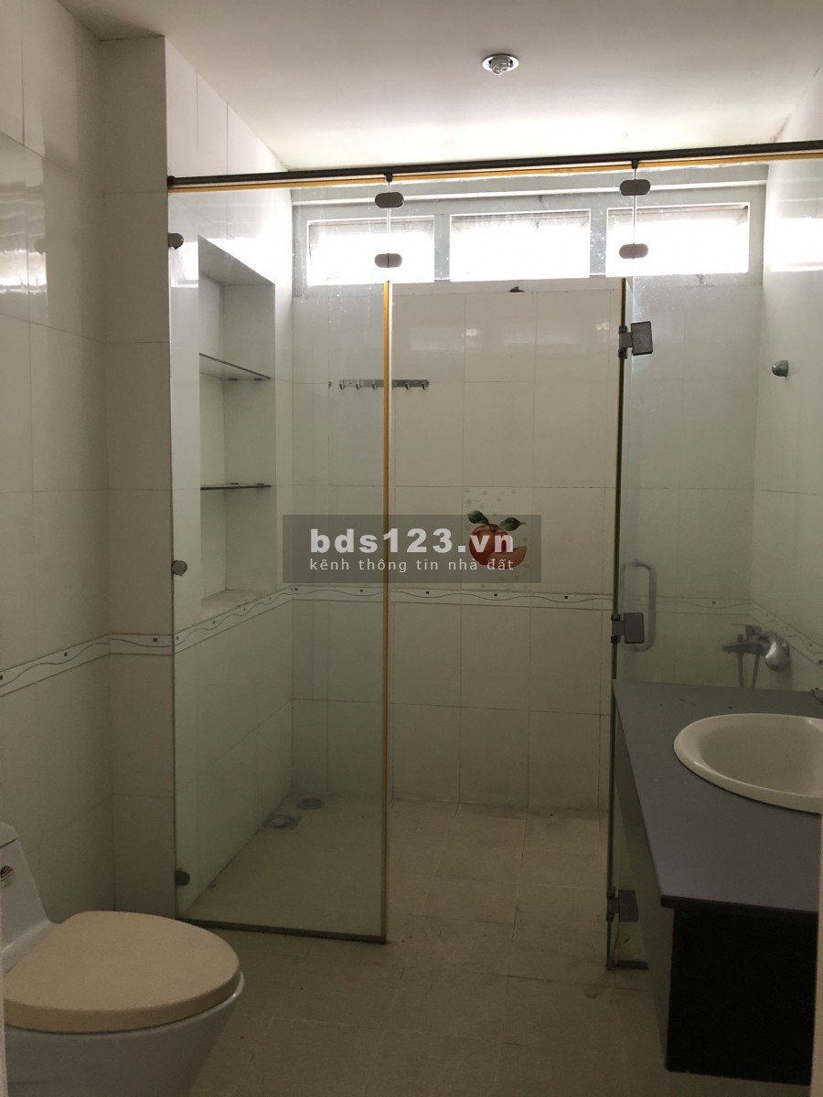 Nhà HXH đường Đặng Thùy Trâm cạnh ĐH Văn Lang: cho đầu tư CHDV