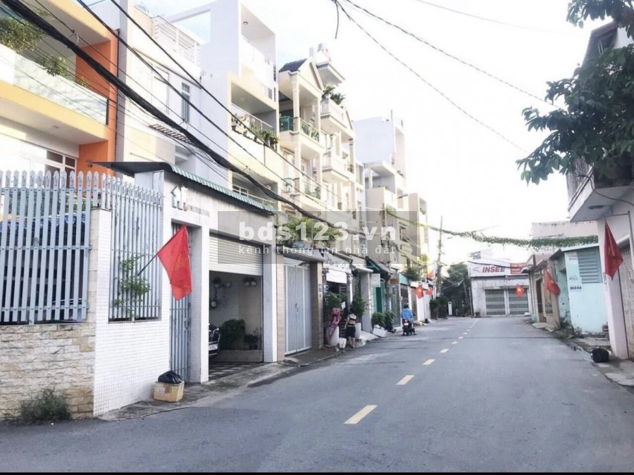 Chính chủ cần bán lô đất thổ cư rất đẹp ngay góc mặt tiền Đường số 28 - Lê Văn Thịnh Q2