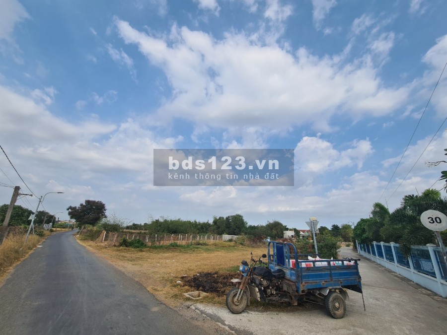 BÁN ĐẤT 2 MẶT TIỀN HXH GẦN THỊ TRẤN GIÁ 2 TỶ 6 DT 771M2