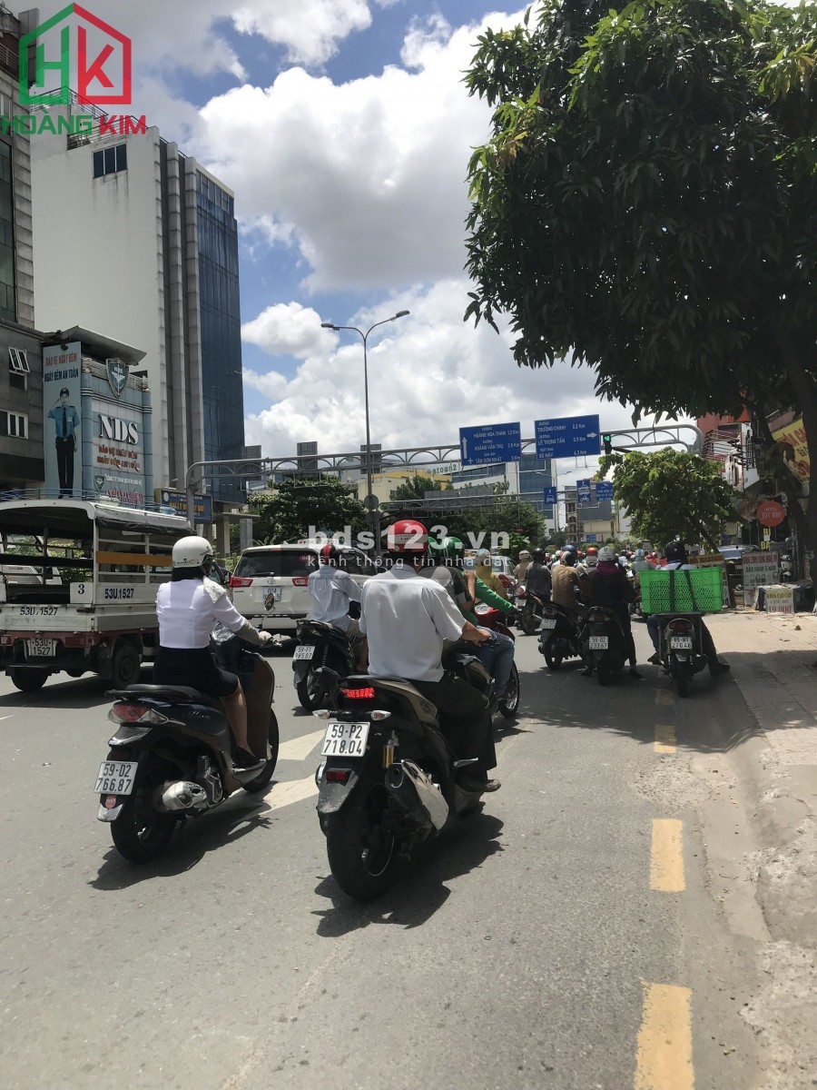 Cho thuê nhà trống suốt, MT đường Cộng Hòa, P12 Tân Bình. 1T2L, 6x16m.