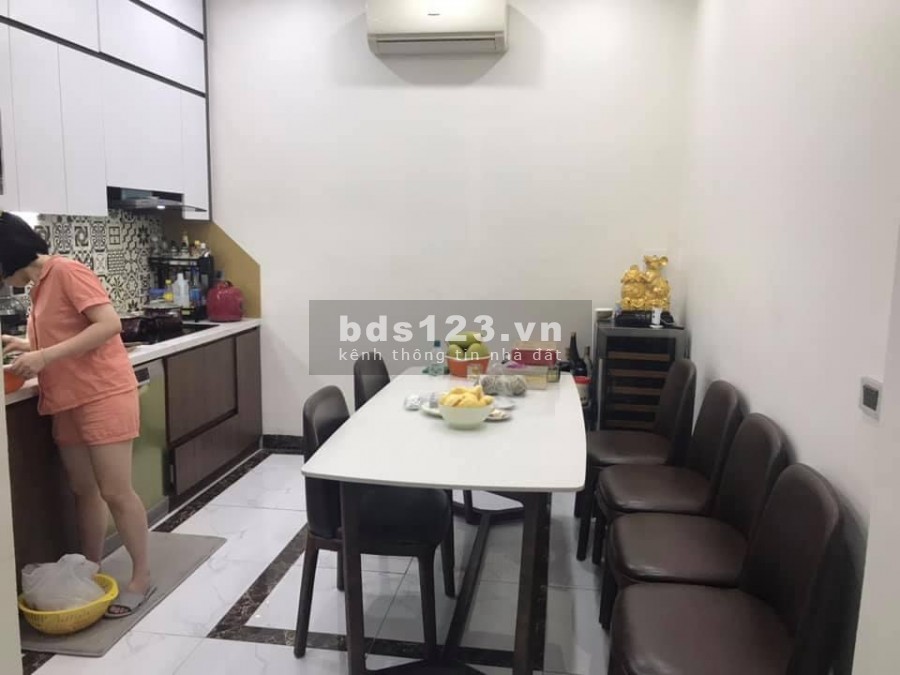 Bán nhà Trần Quốc Hoàn, ô tô kinh doanh gần phố ở ngay hai thoáng vĩnh viễn