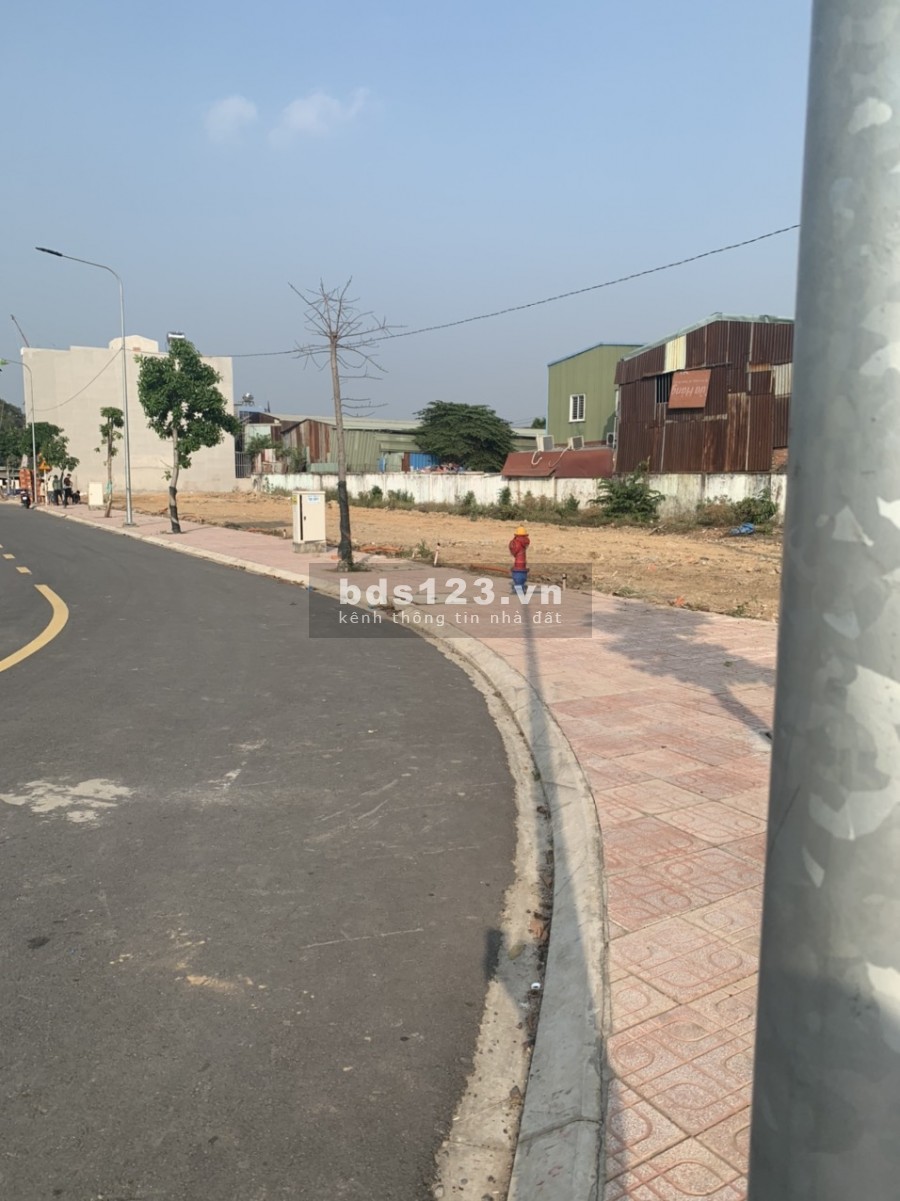 Cần tiền ra lô đất sổ riêng mặt tiền Phan Đình Giót, giá 1.4 tỷ, diện tích 80m2, đất SHR. Liên hệ 0374991279 Minh Anh
