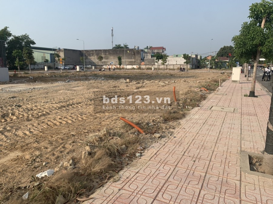 Cần tiền ra lô đất sổ riêng mặt tiền Phan Đình Giót, giá 1.4 tỷ, diện tích 80m2, đất SHR. Liên hệ 0374991279 Minh Anh