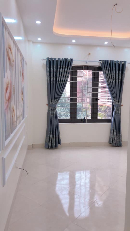 Hạ Giá! Vị trí đẹp, nhà mới Trương Định DT 35m2x5T, MT 4m Giá 2tỷ8