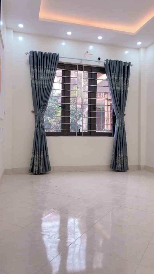Hạ Giá! Vị trí đẹp, nhà mới Trương Định DT 35m2x5T, MT 4m Giá 2tỷ8