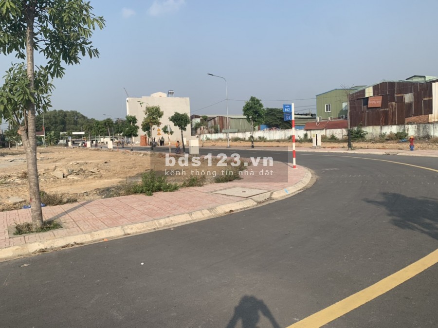 Cần tiền ra lô đất sổ riêng mặt tiền Phan Đình Giót, giá 1.4 tỷ, diện tích 80m2, đất SHR. Liên hệ 0374991279 Minh Anh