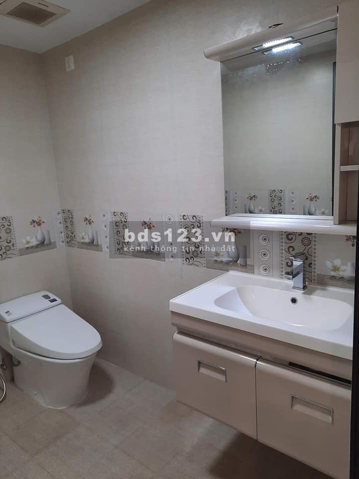 Bán nhà riêng Pháo Đài Láng, Quận Đống Đa, Dt 55m2, giá 4.95 tỷ