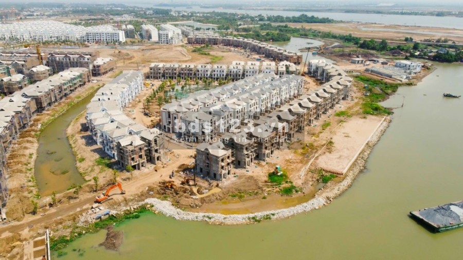 BÁN BIỆT THỰ SONG LẬP COMPOUND KHAN HIẾM - VINHOMES Q.9 - SẮP BÀN GIAO DT 200m2 .