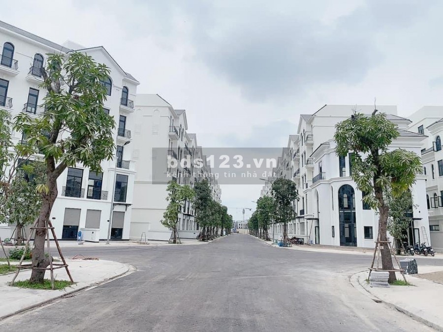 BÁN BIỆT THỰ SONG LẬP COMPOUND KHAN HIẾM - VINHOMES Q.9 - SẮP BÀN GIAO DT 200m2 .