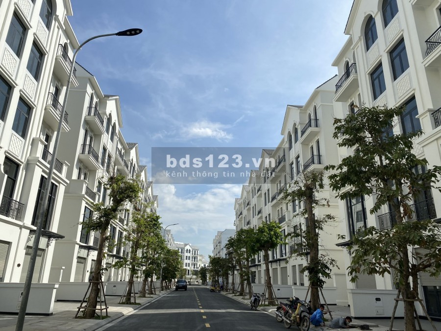 BÁN BIỆT THỰ SONG LẬP COMPOUND KHAN HIẾM - VINHOMES Q.9 - SẮP BÀN GIAO DT 200m2 .