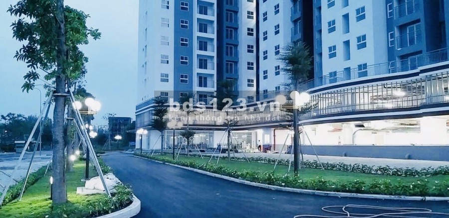 Bán căn Conic Riverside quận 8 2PN view hồ bơi, nhà mới giao, giá 1.96 tỷ. LH: 0902826966.