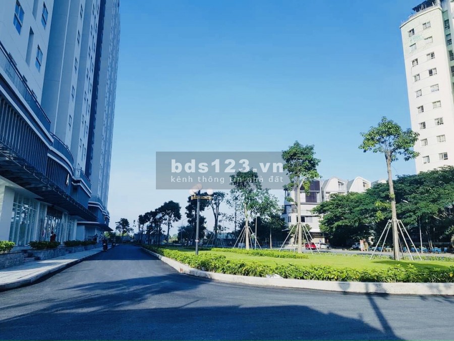 Bán căn Conic Riverside quận 8 2PN view hồ bơi, nhà mới giao, giá 1.96 tỷ. LH: 0902826966.