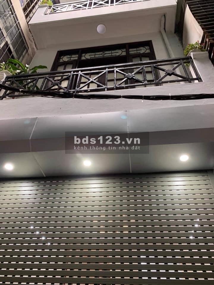 PHÂN LÔ DÂN TRÍ CAO Ô TÔ ĐỖ CỬA KINH DOANH