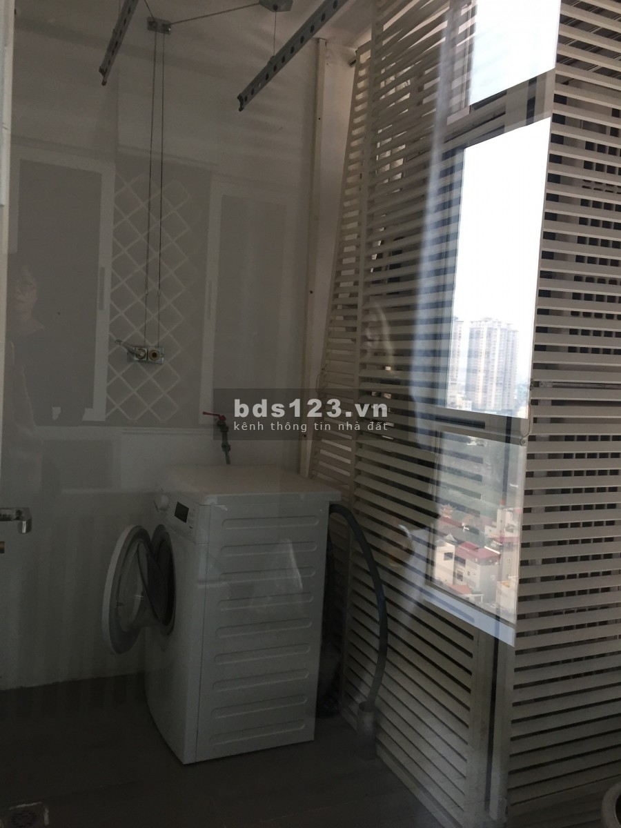 Cho thuê căn hộ CC Eurowindow 27 Trần Duy Hưng 2Pn 140m2 đầy đủ nội thất. Giá:16Tr/Tháng