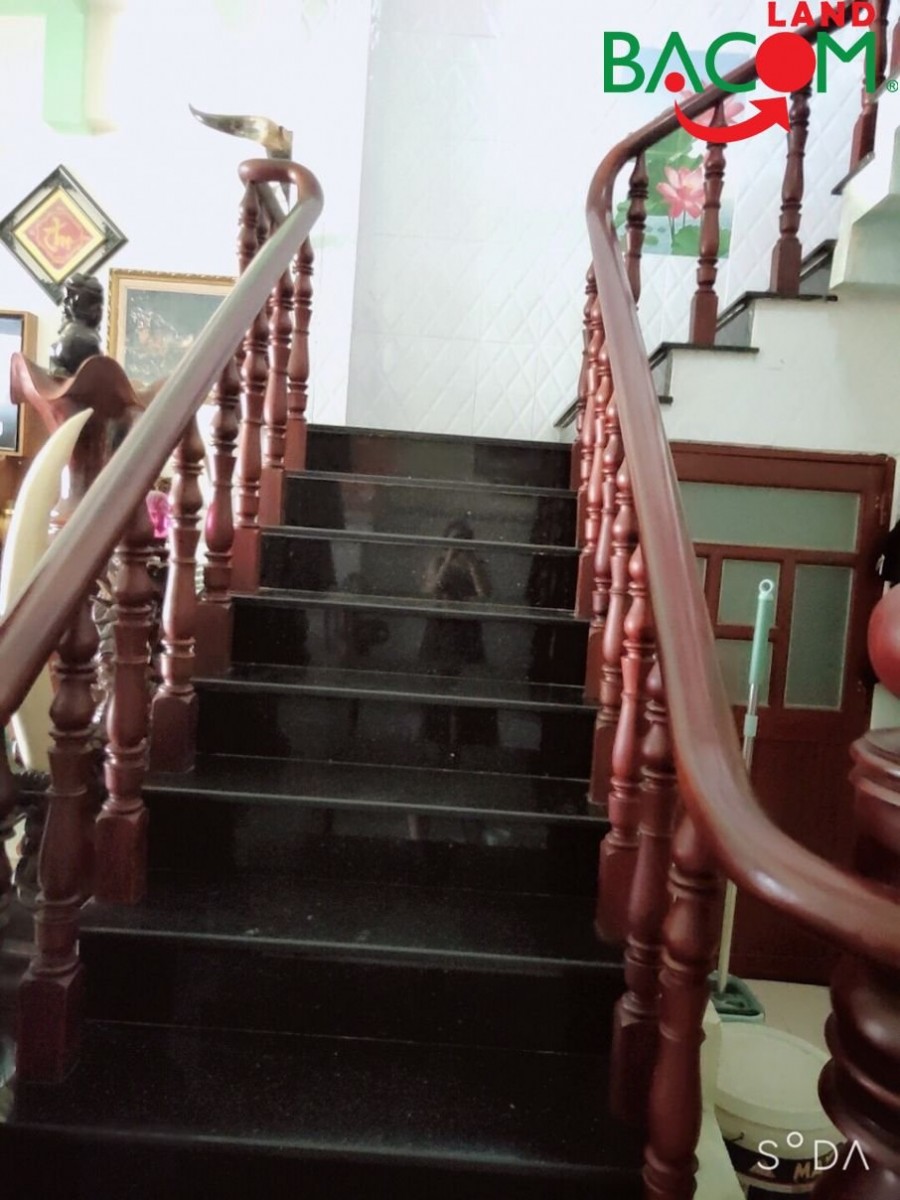 Nhà 1 trệt 1 lầu bửu hoà, gần công ty Pouchen,KDC Bửu Hòa, hẻm thông tứ hướng, đường 2 xe hơi tránh nhau