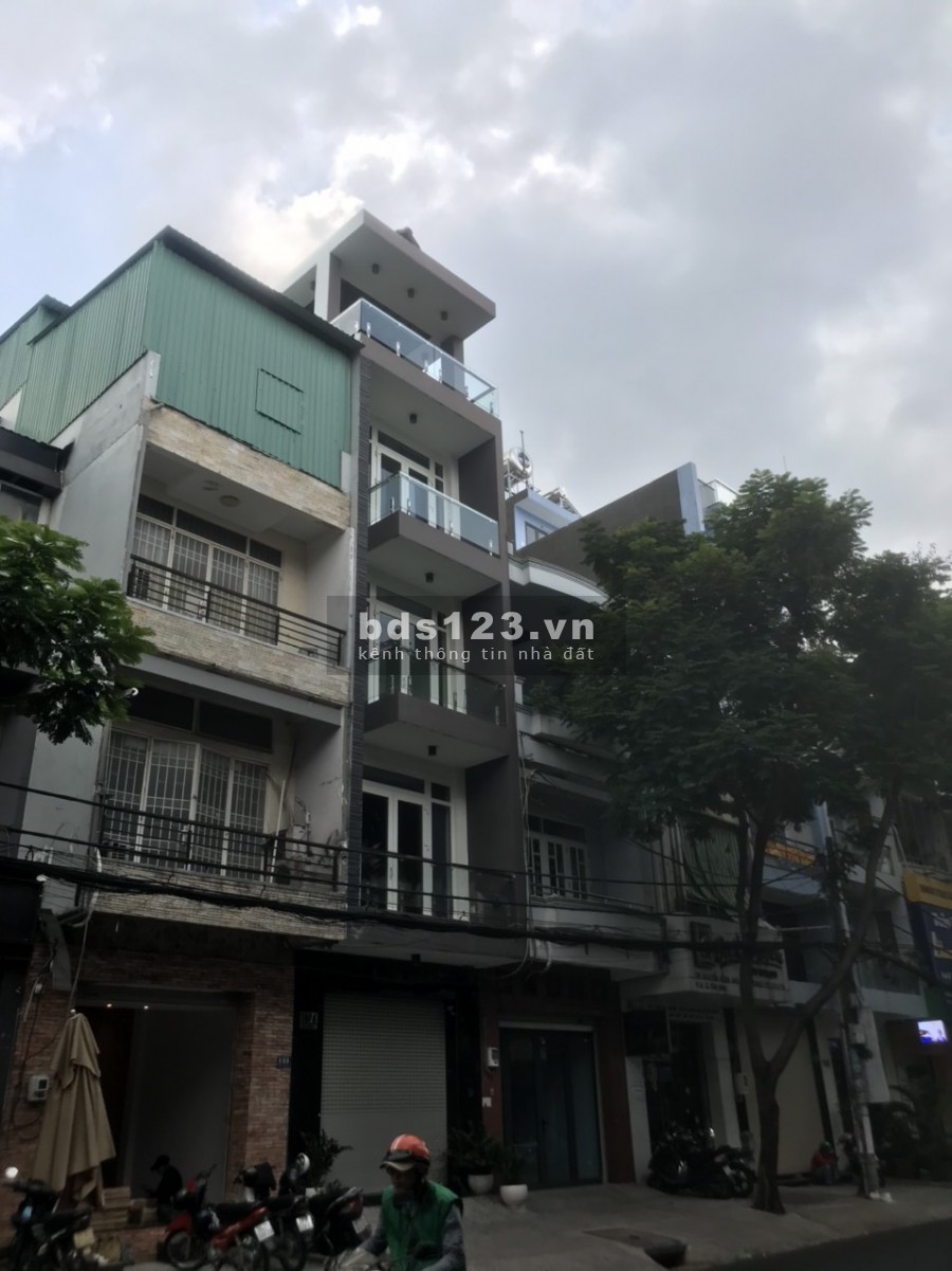 Cho thuê Nhà nguyên căn có thang máy mặt tiền đường Bàu Cát 2 quận Tân Bình. Diện tích 4x15m. Kết cấu: 1 trệt, 4 lầu, thang máy