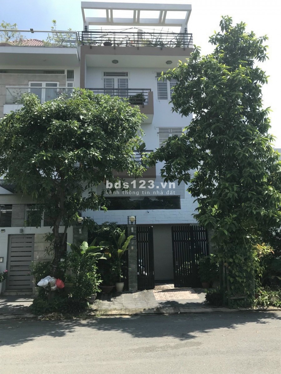 Cho thuê nhà nguyên căn gần ĐH VĂN LANG, 6x22m 1 trệt, 1 lững, 2 lầu, 6 p, sân thượng