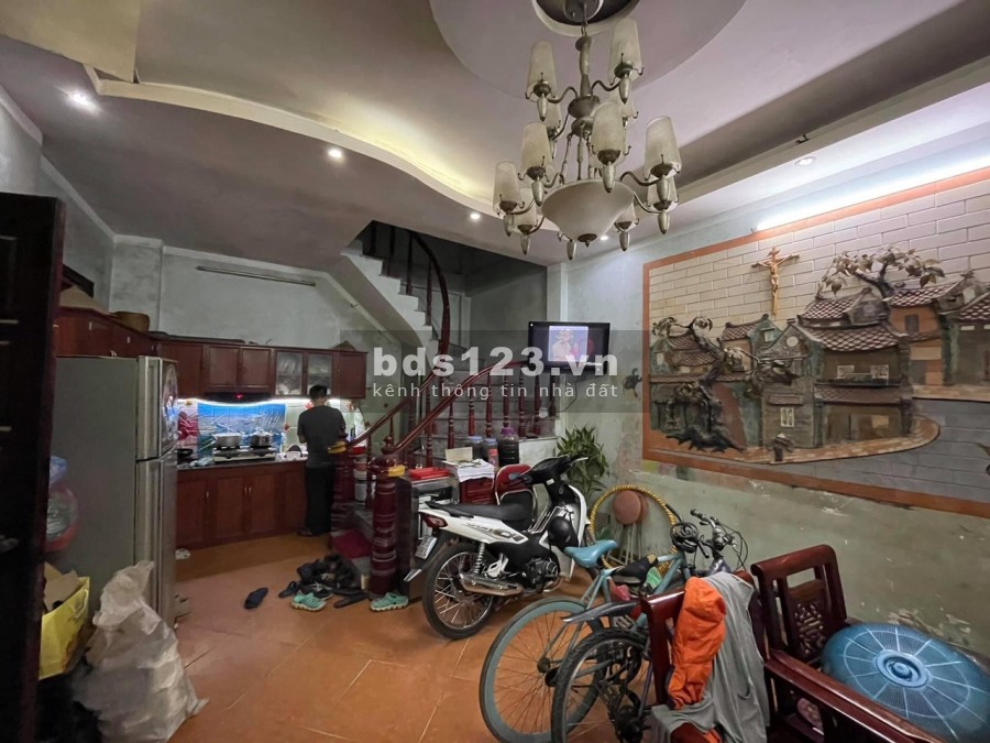 Cần bán nhà mặt phố Lê Hồng Phong, Ba Đình 50m2, 5 tầng